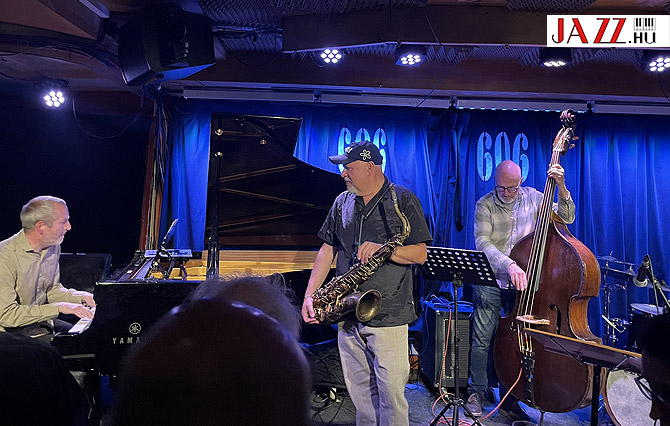London 606 - Tony Lakatos