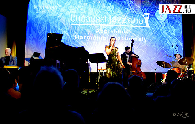 Bencze Alma - AppleBlue