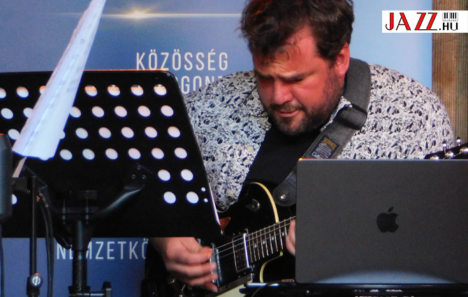 Karosi Júlia: Lanterns in the Wind a Művészetek Völgyében