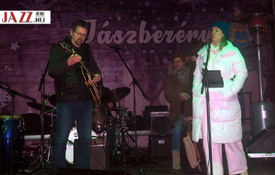 Adventi koncert J&aacute;szber&eacute;nyben, Szab&oacute;-programmal &ndash; &uuml;nnepi hangulatban