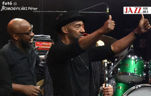 SZUPERNYITÁNY MAGYAR MEGLEPETÉSVENDÉGGEL