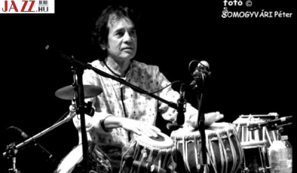 Hétfőn hajnalban elhunyt a legendás indiai tablás, Zakir Hussain